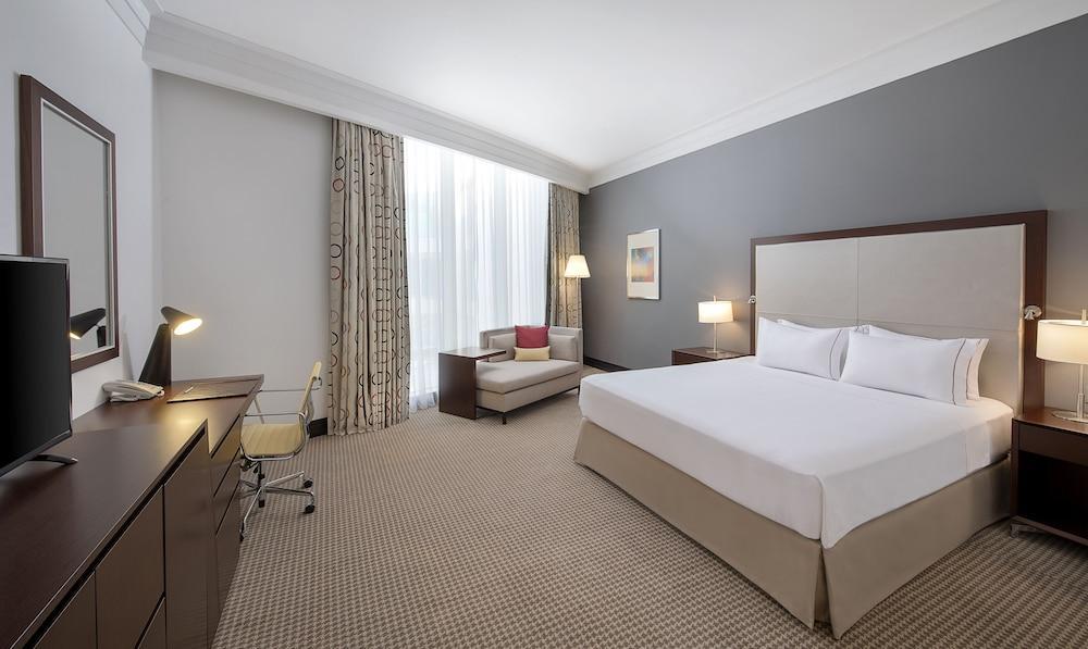 Doubletree By Hilton Doha - Al Sadd Hotel Exterior foto A room at the Hilton London Heathrow