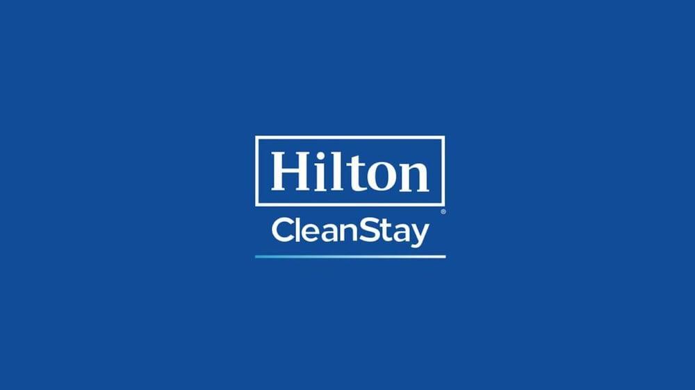 Doubletree By Hilton Doha - Al Sadd Hotel Exterior foto Hilton CleanStay logo