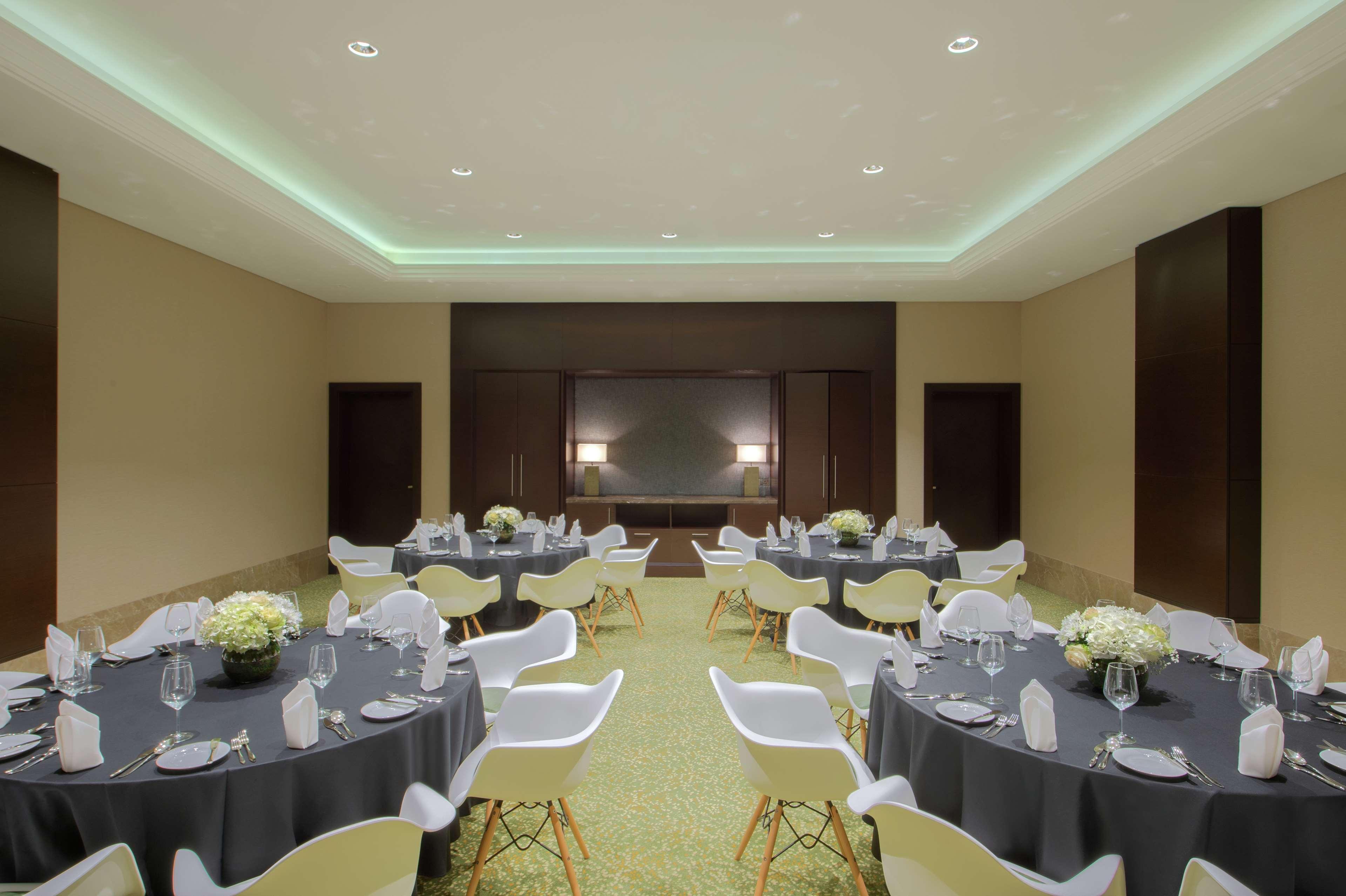 Doubletree By Hilton Doha - Al Sadd Hotel Exterior foto Meeting room