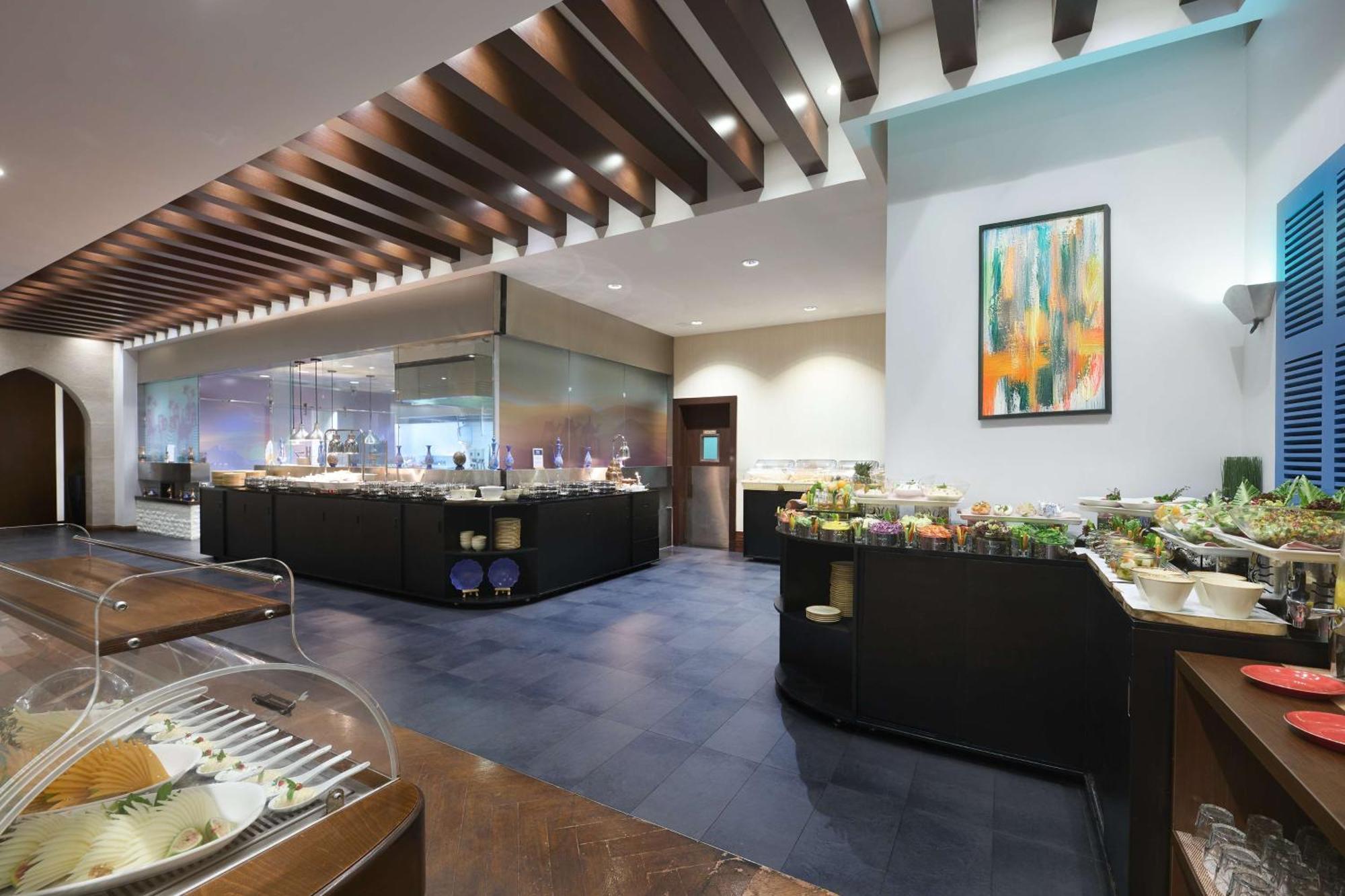 Doubletree By Hilton Doha - Al Sadd Hotel Exterior foto The restaurant